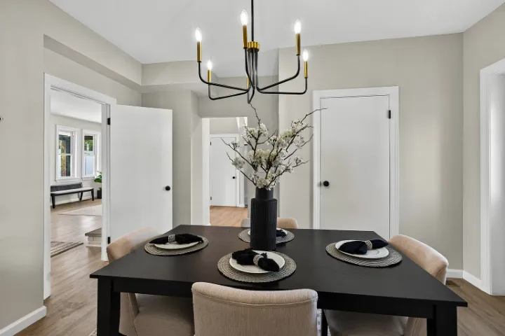 Dining room table setting