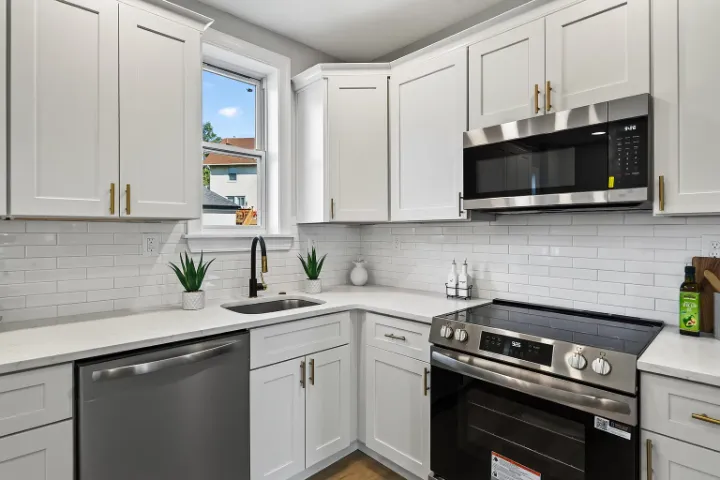 Kitchen corner with microwave and range